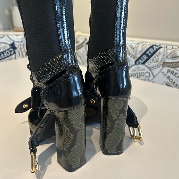 Burberry lace up boots - size 6.5 - Picture 9 of 10